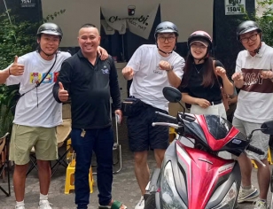Ngày Mới Vui Tươi Cùng Nhóm Khách Thuê Xe Máy Từ Hàn Quốc 
