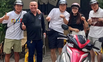 Ngày Mới Vui Tươi Cùng Nhóm Khách Thuê Xe Máy Từ Hàn Quốc 